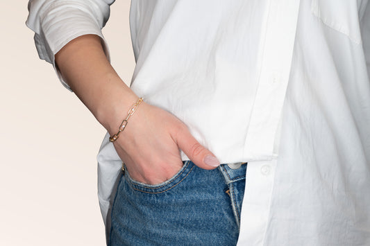 Brățară placată cu aur 18 K Ioana, model cu zale si pietre albe , lungime 18,5 cm cu o prelungire fixa de 5 cm.