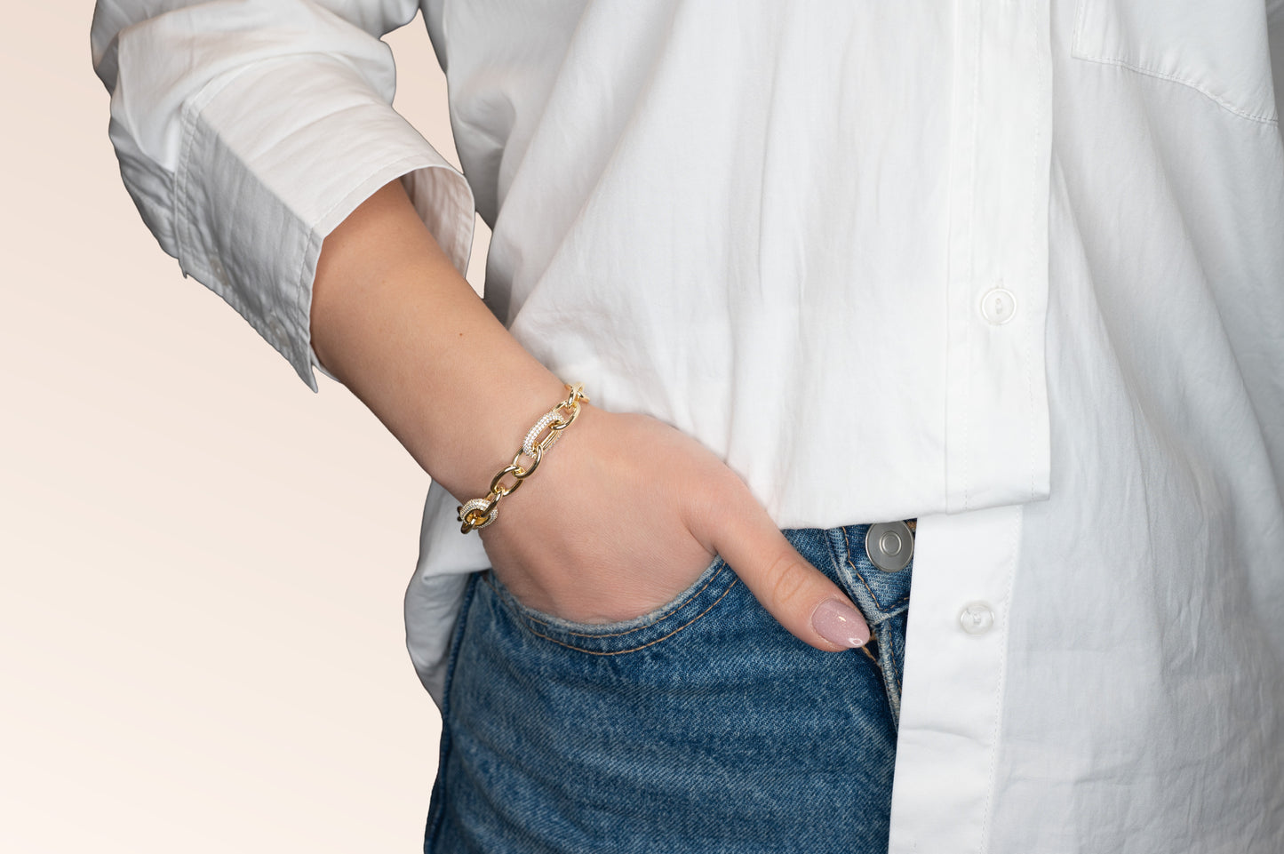 Brățară placată cu aur 18 K Lavinia, model cu zale mari si pietre albe, lungime 17,5 cm cu prelungire de 4 cm