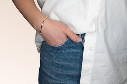 Brățară placată cu aur 18 K Carina, model elegant cu pietre albe, lungime 18,5 cm