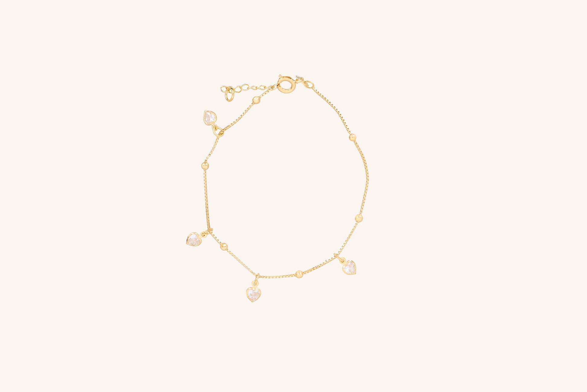 Brățară placată cu aur 18 K Clara, model cu talismane cu pietre albe in forma de inimioara , lungime 18 cm cu o prelungire de 2 cm 