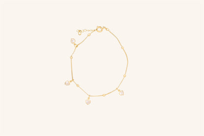 Brățară placată cu aur 18 K Clara, model cu talismane cu pietre albe in forma de inimioara , lungime 18 cm cu o prelungire de 2 cm 