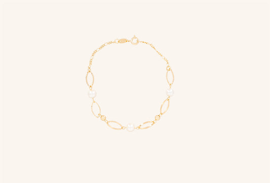 Brățară placată cu aur 18 K Consuela, model cu zale si perlute albe de plastic , lungime 19 cm 