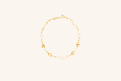 Brățară placată cu aur 18 K Dana, model cu bilute si perlute albe de plastic , lungime 19 cm.