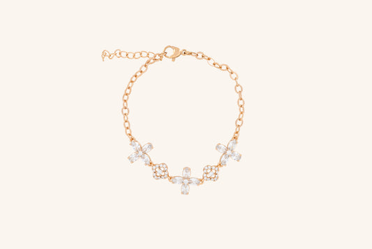 Brățară placată cu aur 18 K Ilinca, model cu zale si pietre albe , lungime 17 cm cu o prelungire fixa de 3 cm.