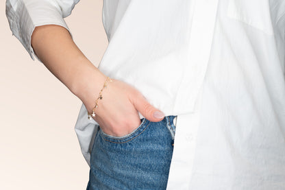 Brățară placată cu aur 18 K Luminita, model cu stelute si pietre albe, lungime 19 cm cu prelungire de 5 cm 