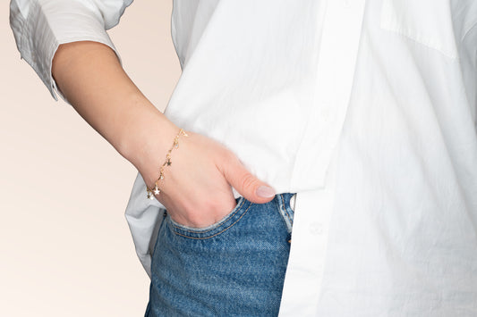 Brățară placată cu aur 18 K Luminita, model cu stelute si pietre albe, lungime 19 cm cu prelungire de 5 cm 