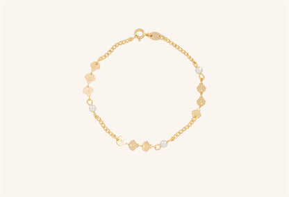 Brățară placată cu aur 18 K Madalina, model cu zale, charm-uri si perlute albe, lungime 18,5 cm  