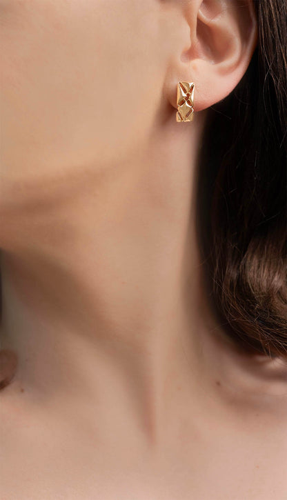 Cercei placați cu aur 18 K Sidonia, cu inchizatoare clasica, fara pietre si  lungime de 1,5 cm. 