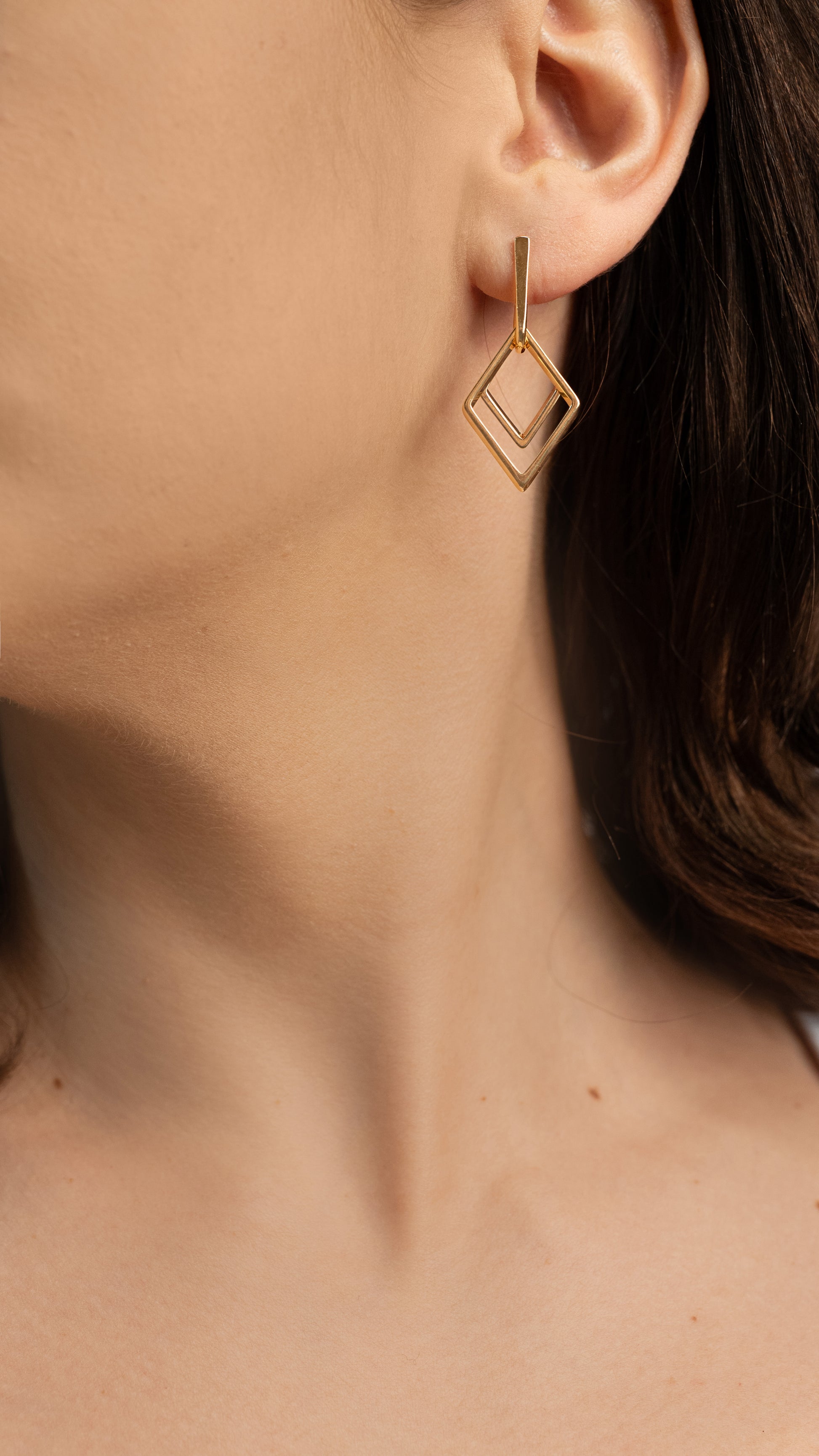 Cercei placați cu aur 18 K Viviana, inchidere cu surub, fara pietre cu o lungime de 3 cm