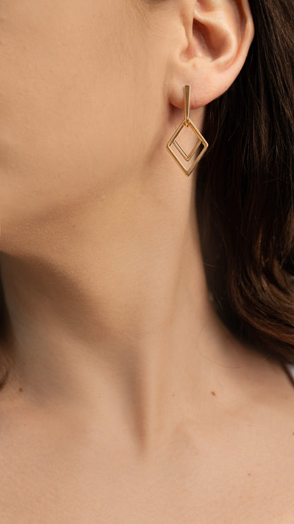 Cercei placați cu aur 18 K Viviana, inchidere cu surub, fara pietre cu o lungime de 3 cm