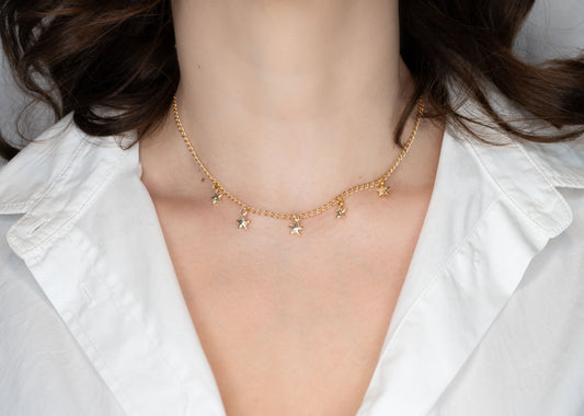 Colier placat cu aur 18 K Amelia, model cu stelute, lungime 44,5 cm cu prelungire 5 cm