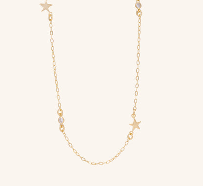 Colier placat cu aur 18 K Ashley, model cu stelute si pietre albe, lungime 45,5 cm