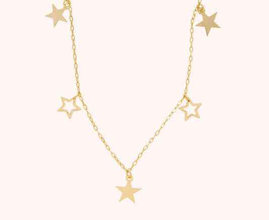 Colier placat cu aur Rachel cu talismane in forma de stea, lungime 45 cm, design elegant și modern.