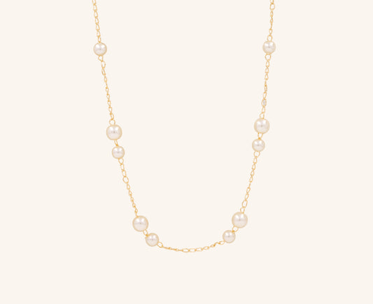 Colier Sarah, lanț placat cu aur cu perle plastic, lungime 40 cm, prelungire 5.5 cm.