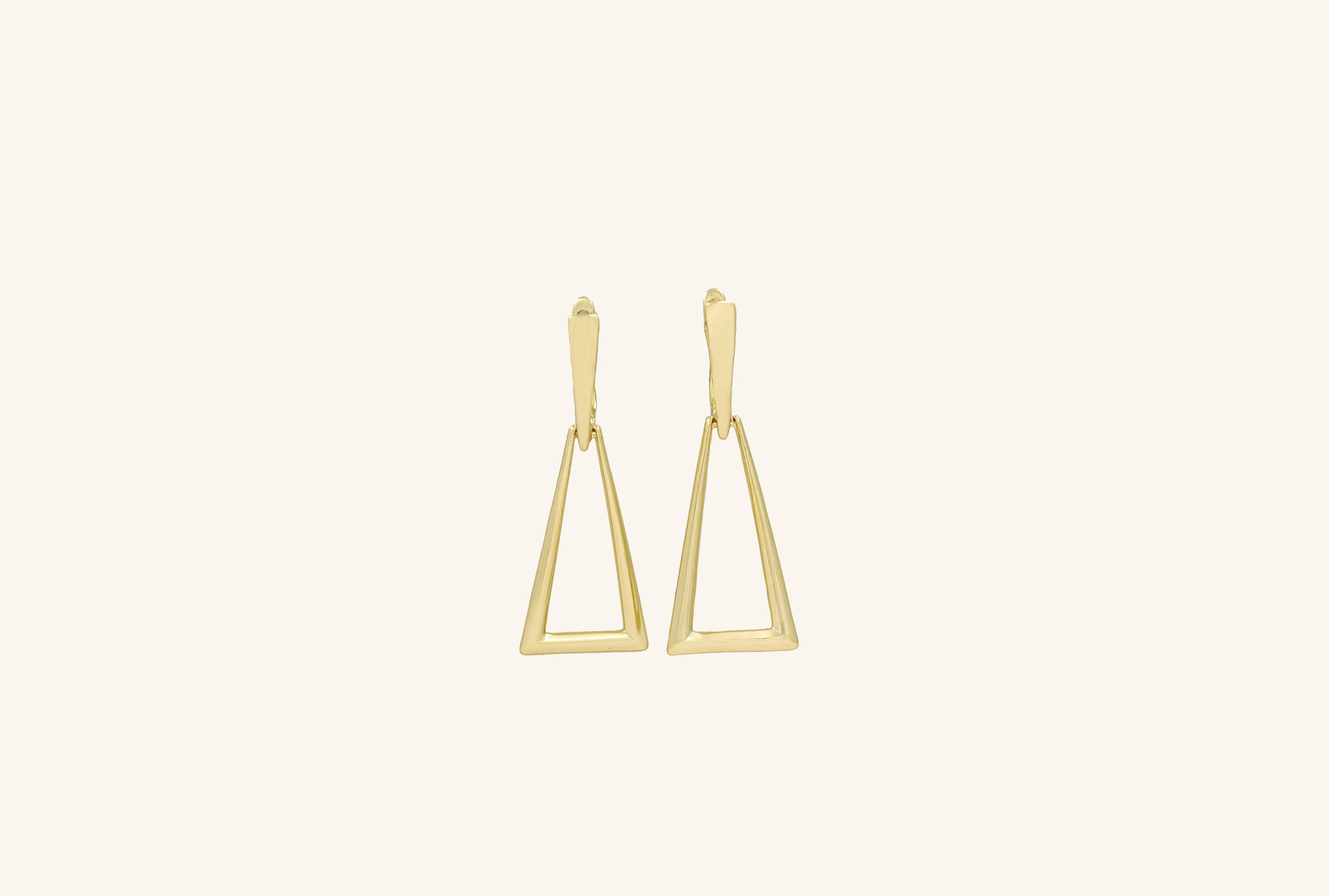 Cercei placați cu aur Ilona cu design minimalist.
