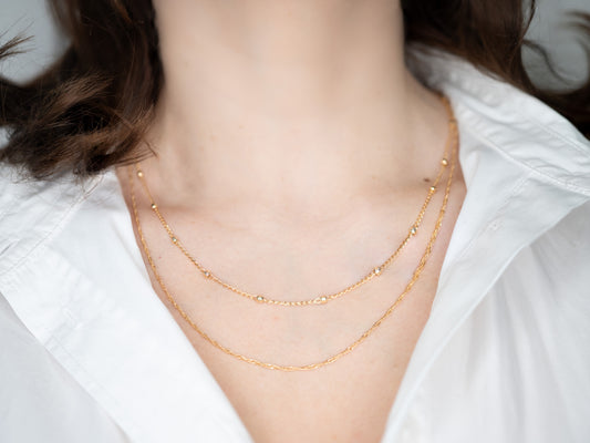 Colier placat cu aur Victoria, cu lungime de 49 cm.