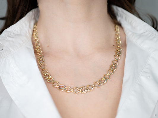 Colier placat cu aur Ella, fara pietre si lungine de 50 cm.
