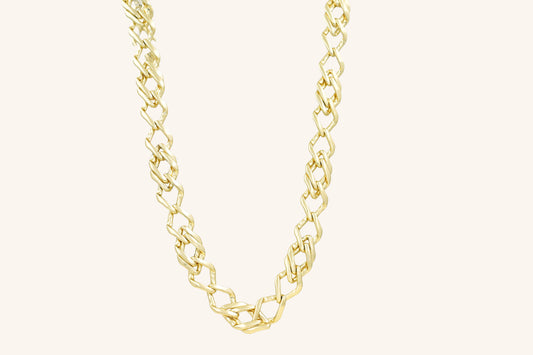 Colier placat cu aur Ella, fara pietre si lungine de 50 cm.