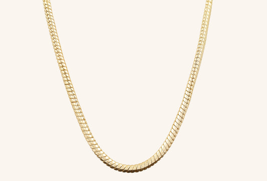 Colier placat cu aur Emily, fara pietre, cu lungime de 55 cm.