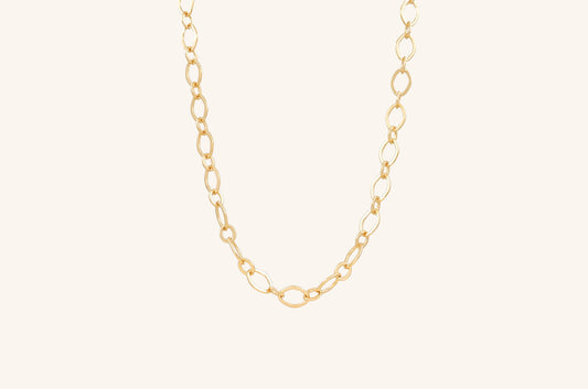 Colier placat cu aur Gabriela, cu zale nefațetate și lungime de 43 cm.