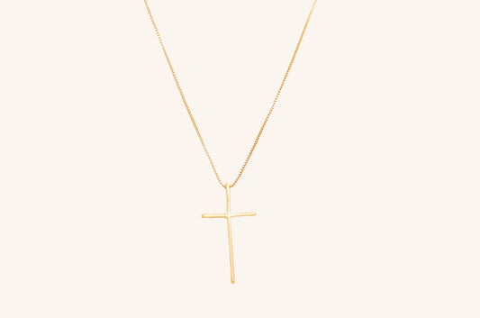 Colier placat cu aur Isabela cu pandantiv în formă de cruciuliță. Are o lungime totală de 62 de cm și 2 zăluțe care permit închiderea la 46 cm sau la 41 cm.